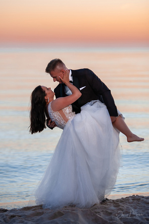 romantyczne sesje ślubne na plaży o wschodzie słońca, fotograf ślubny Puck
