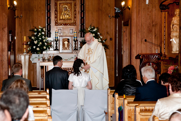 Ślub w Dębkach w Kościele Zmartchwychstańców