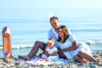 rodzinna sesja zdjęciowa z rocznym dzieckiem na plaży w Dębkach