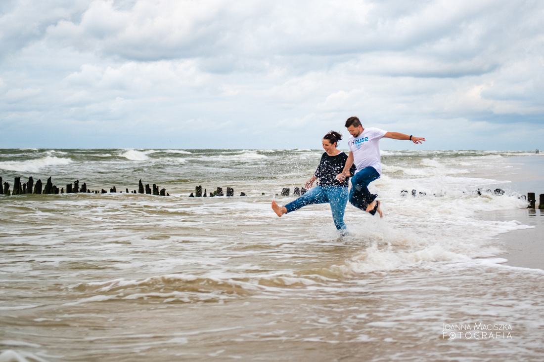 Rodzinna sesja zdjęciowa na plaży w Dębkach 