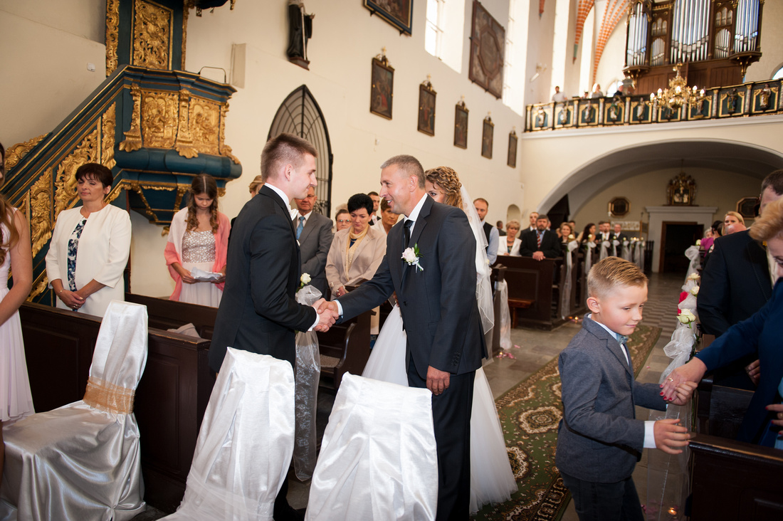 Ślub w kościele w Żarnowcu, Panna Młoda w dniu ślubu Joanna Maciszka Fotografia
