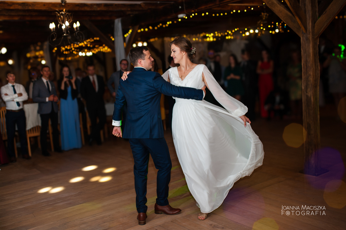 Pierwszy taniec Młodej Pary w Ziołowym Zakątku w Korycinach