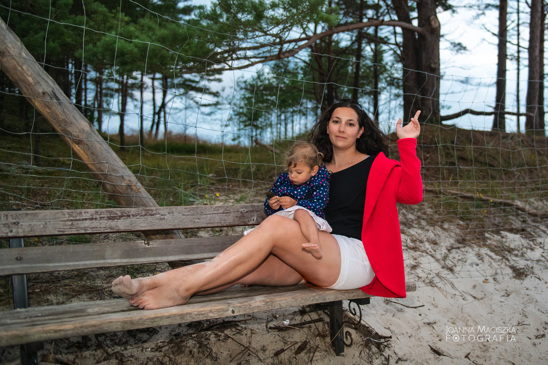 Rodzinna sesja zdjęciowa na plaży w Dębkach 