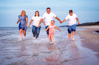 Radosna sesja rodzinna na plaży w Dębkach  Web