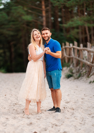 sesja narzeczeńska na plaży w Dębkach, fotograf ślubny Puck