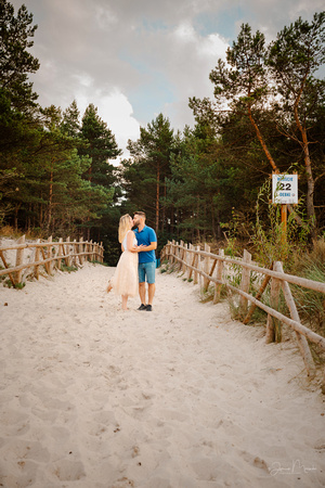 sesja narzeczeńska na plaży w Dębkach, fotograf ślubny Puck