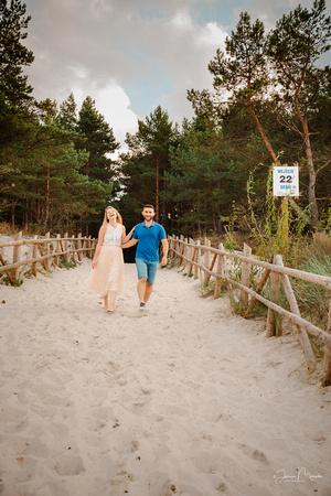 sesja narzeczeńska na plaży w Dębkach, fotograf ślubny Puck