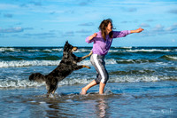 Wakacyjne zdjęcia z psem nad morzem