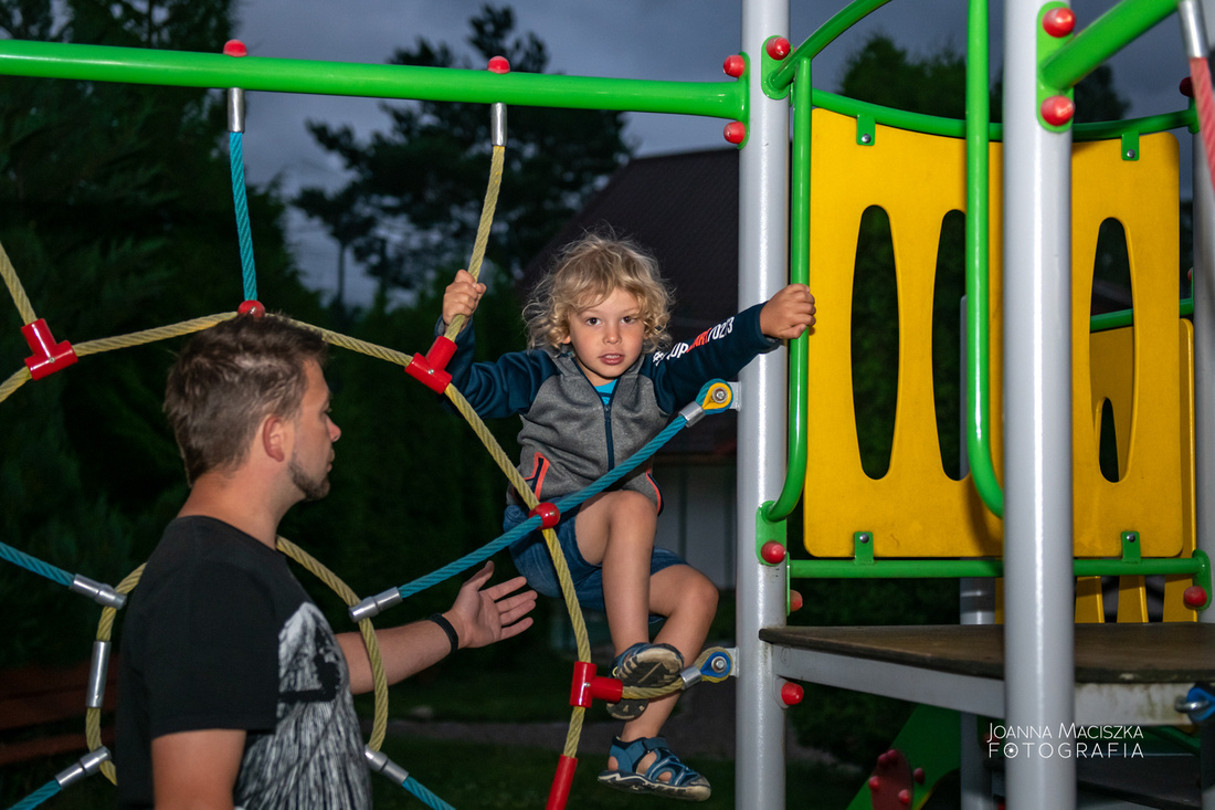 Rodzinna sesja zdjęciowa na plaży w Dębkach 