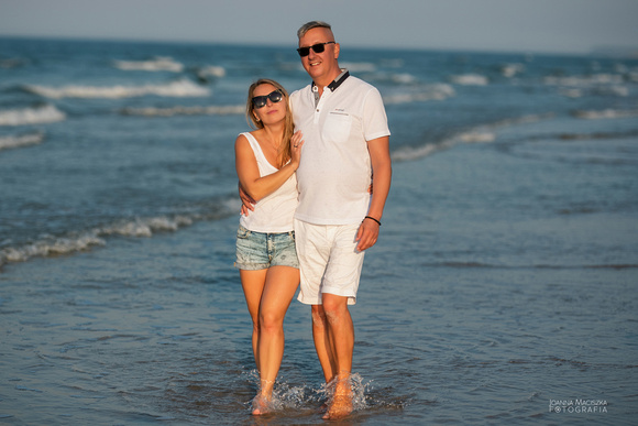 romantyczna sesja zdjęciowa dla par na plaży w Dębkach