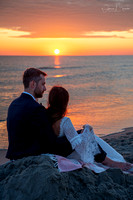 sesja poślubna podczas wschodu słońca na plaży w Dębkach