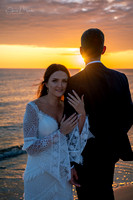 sesja poślubna podczas wschodu słońca na plaży w Dębkach