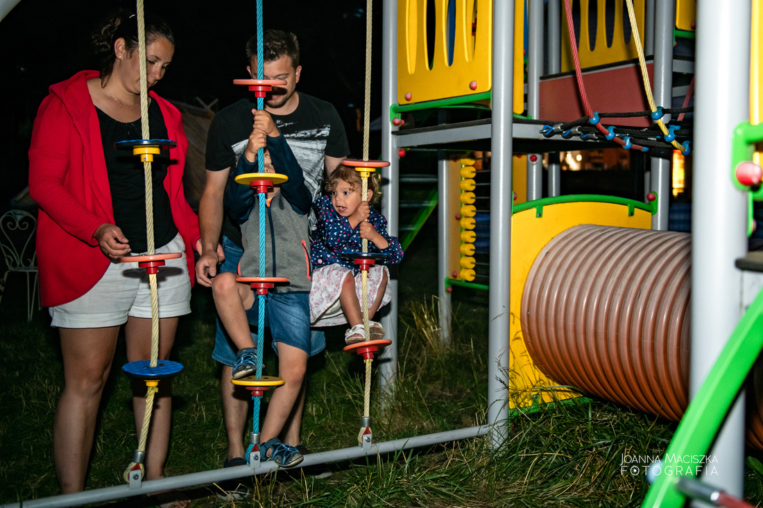 Rodzinna sesja zdjęciowa na plaży w Dębkach 